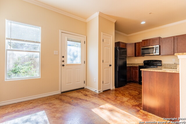 Listing photo id 6 for 5012 Flipper Dr