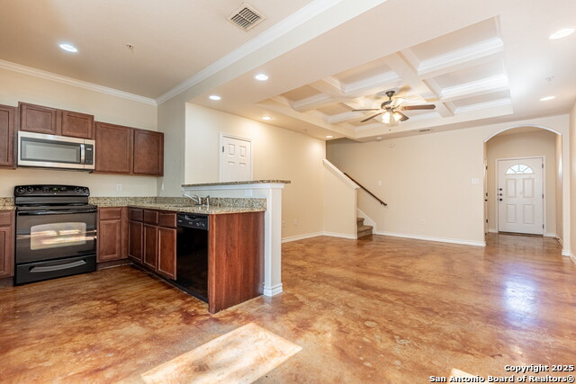 Listing photo id 7 for 5012 Flipper Dr