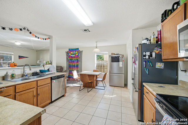 Image 12 of 28 For 5843 Sherbrooke Oak