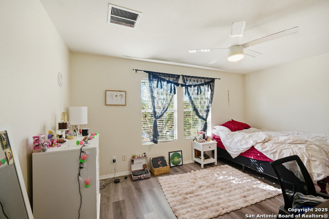 Image 18 of 28 For 5843 Sherbrooke Oak