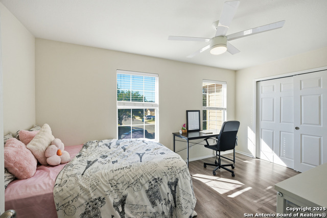 Image 20 of 28 For 5843 Sherbrooke Oak