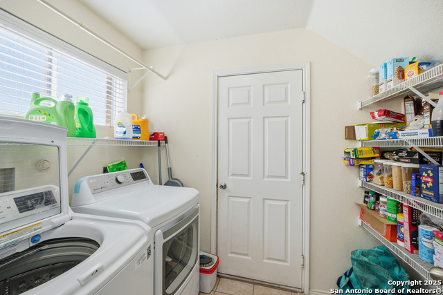 Image 23 of 28 For 5843 Sherbrooke Oak