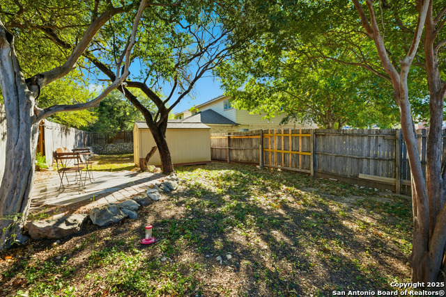 Image 26 of 28 For 5843 Sherbrooke Oak