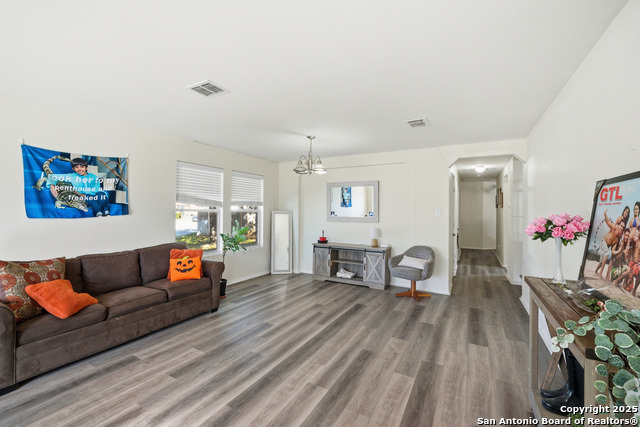 Image 8 of 28 For 5843 Sherbrooke Oak