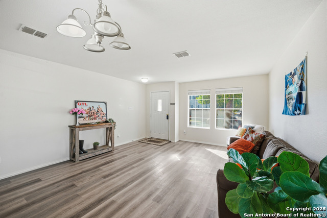 Image 9 of 28 For 5843 Sherbrooke Oak