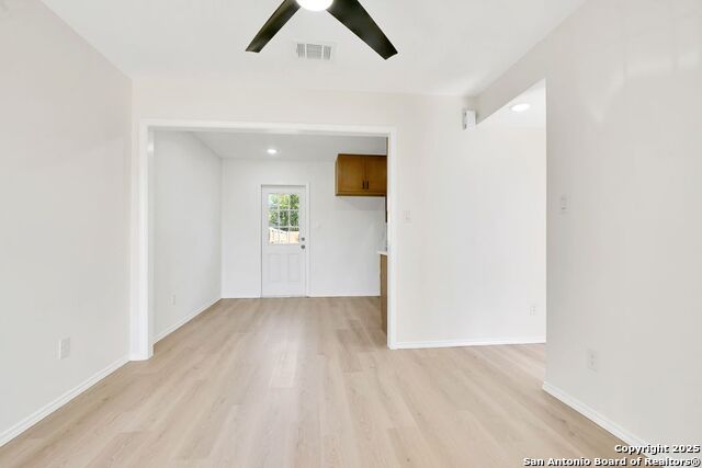 Image 11 of 27 For 519 Price