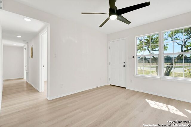 Image 12 of 27 For 519 Price