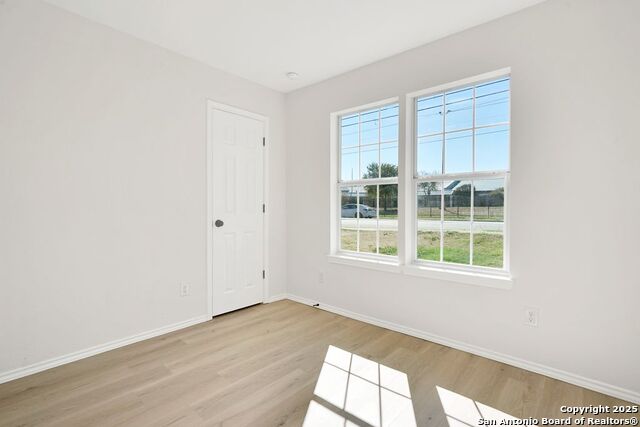 Image 16 of 27 For 519 Price