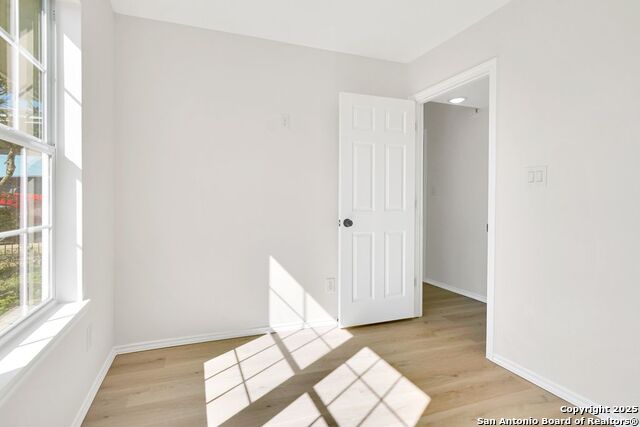 Image 17 of 27 For 519 Price