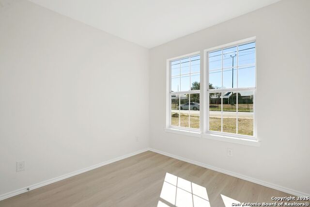 Image 18 of 27 For 519 Price