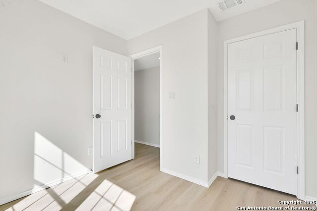 Image 19 of 27 For 519 Price