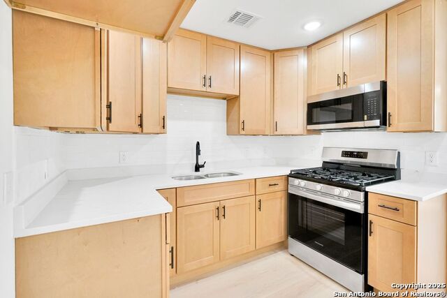 Image 3 of 27 For 519 Price