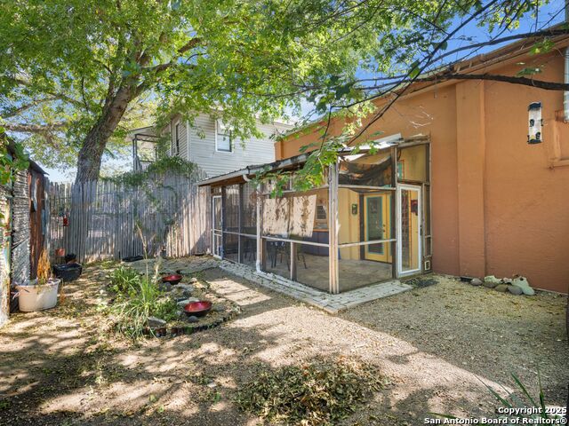 Image 27 of 40 For 1651 Woodlawn W