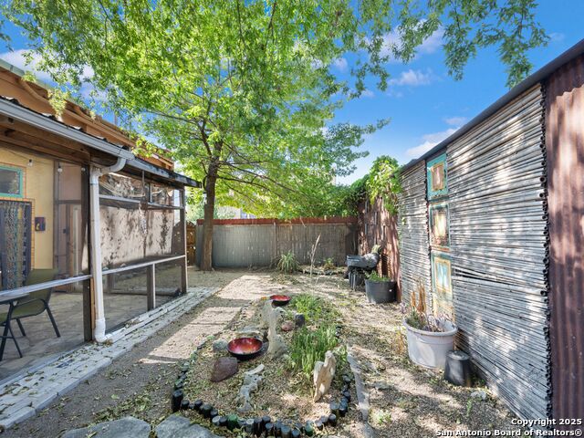 Image 29 of 40 For 1651 Woodlawn W