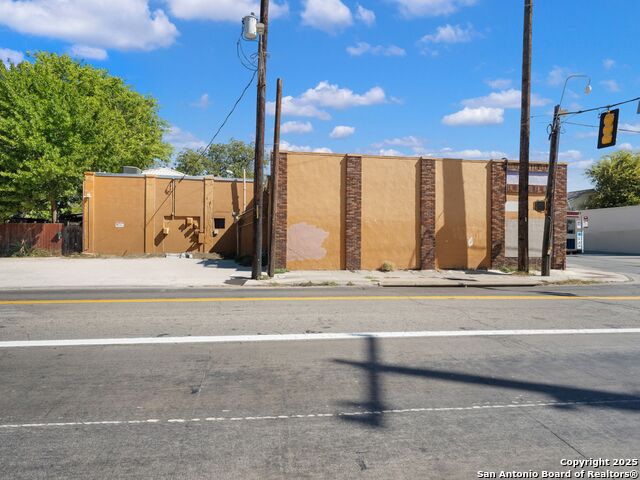 Image 36 of 40 For 1651 Woodlawn W