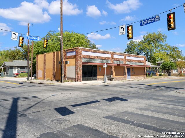 Image 37 of 40 For 1651 Woodlawn W