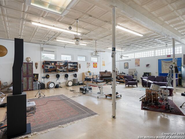 Image 8 of 40 For 1651 Woodlawn W