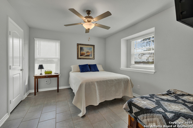 Listing photo id 11 for 2354 Fm 2438