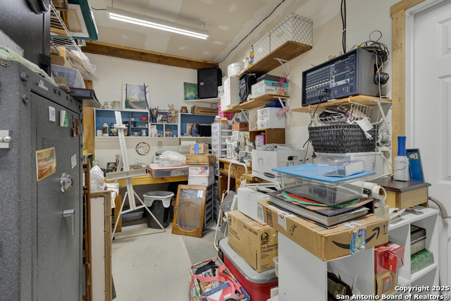 Listing photo id 22 for 2354 Fm 2438