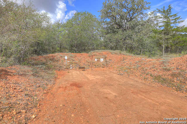 Listing photo id 35 for 2354 Fm 2438