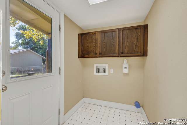 Listing photo id 11 for 927 Union Ave N