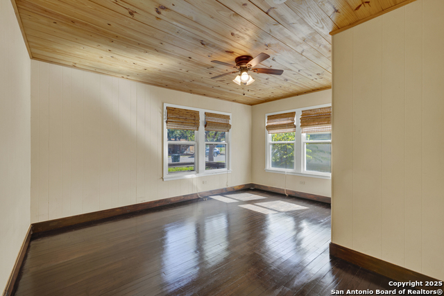 Listing photo id 12 for 927 Union Ave N