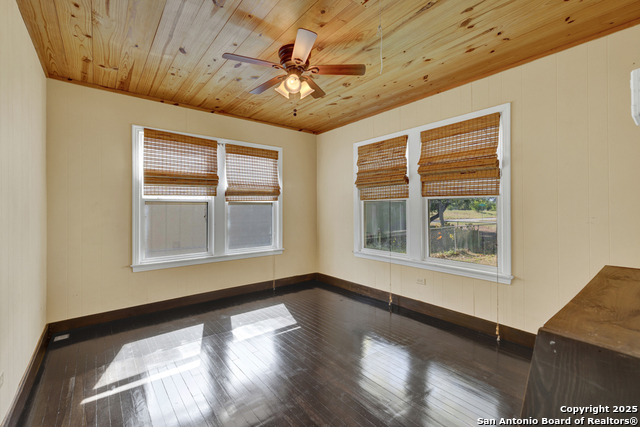 Listing photo id 14 for 927 Union Ave N