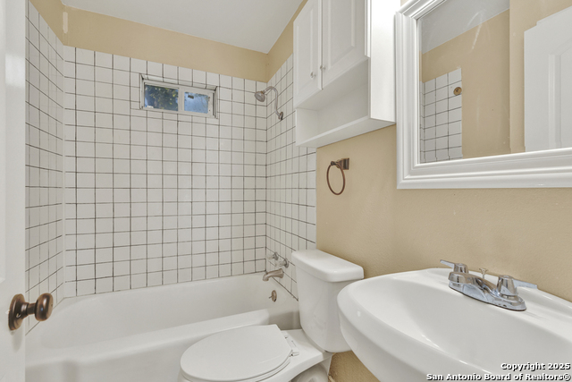 Listing photo id 16 for 927 Union Ave N