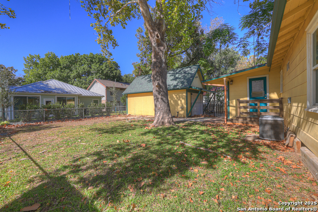 Listing photo id 21 for 927 Union Ave N