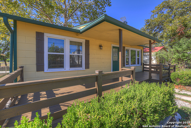 Listing photo id 2 for 927 Union Ave N