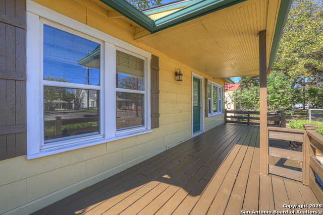 Listing photo id 3 for 927 Union Ave N