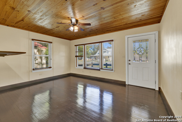 Listing photo id 4 for 927 Union Ave N