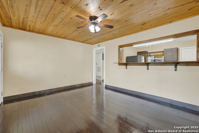 Listing photo id 5 for 927 Union Ave N