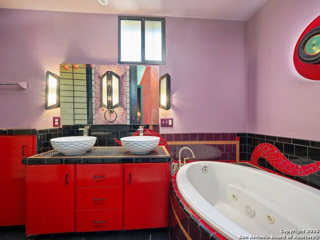 Image 21 of 40 For 1651 Woodlawn W