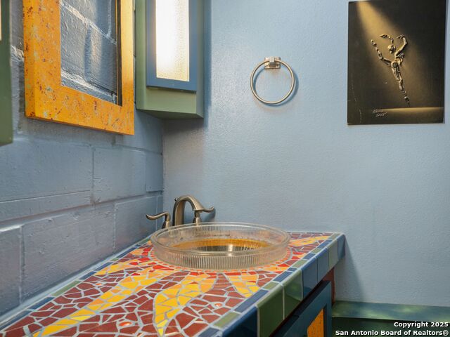 Image 24 of 40 For 1651 Woodlawn W