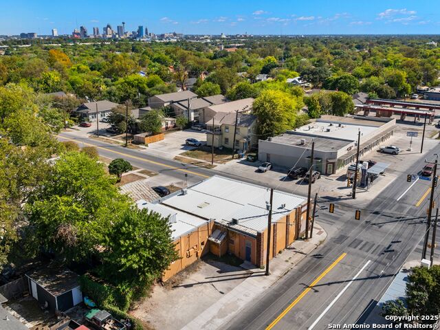 Image 3 of 40 For 1651 Woodlawn W