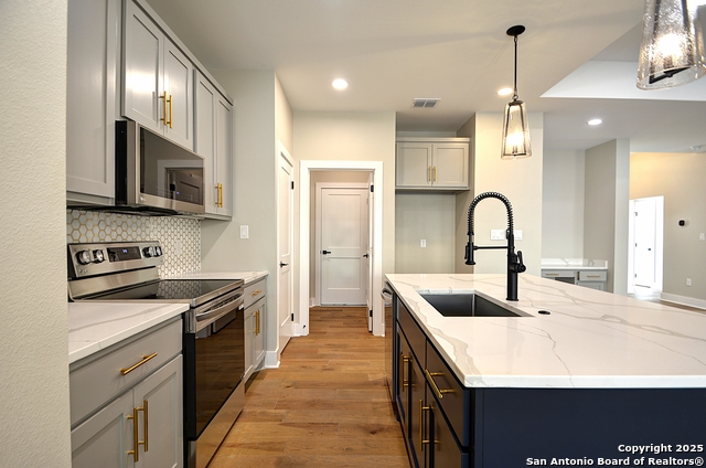 Listing photo id 8 for 1806 Chateau Ln