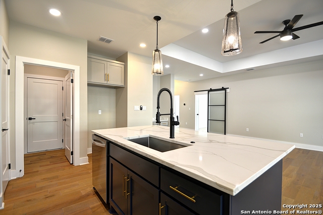 Listing photo id 9 for 1806 Chateau Ln