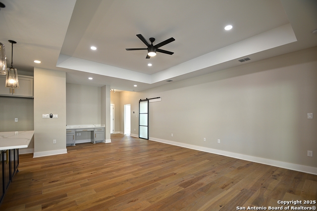 Listing photo id 14 for 1806 Chateau Ln