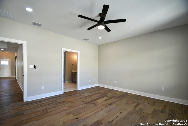 Listing photo id 15 for 1806 Chateau Ln