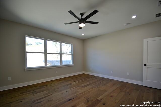 Listing photo id 17 for 1806 Chateau Ln