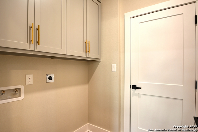 Listing photo id 36 for 1806 Chateau Ln