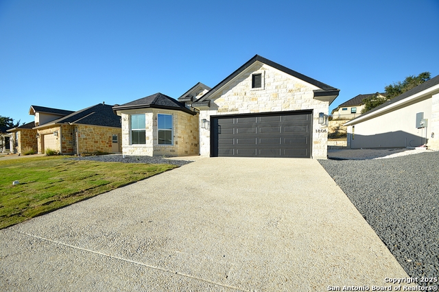 Listing photo id 41 for 1806 Chateau Ln