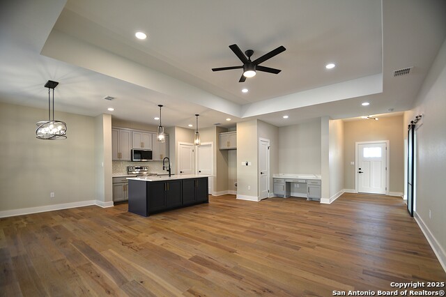 Listing photo id 3 for 1806 Chateau Ln