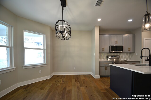 Listing photo id 4 for 1806 Chateau Ln