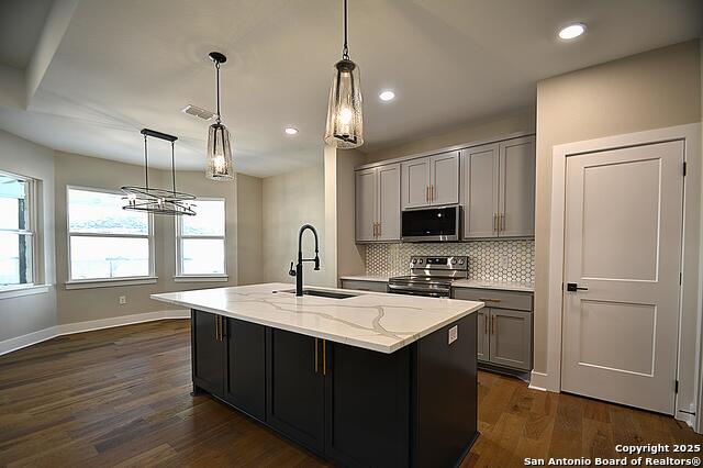 Listing photo id 5 for 1806 Chateau Ln