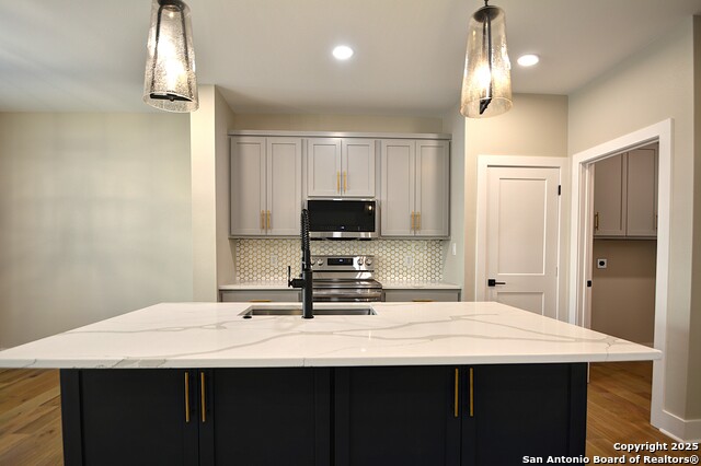 Listing photo id 6 for 1806 Chateau Ln