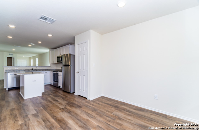 Image 14 of 27 For 5911 Rolling Glen