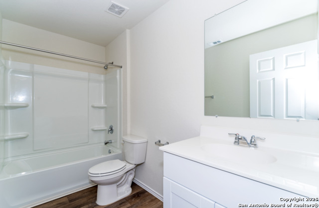 Image 25 of 27 For 5911 Rolling Glen