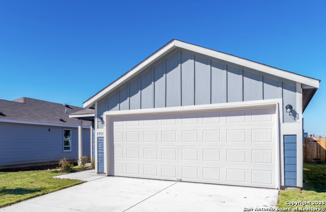 Image 3 of 27 For 5911 Rolling Glen